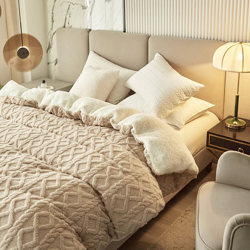 Double-layer Lambswool Thickened Blanket – Warm & Taffeta Comfort
