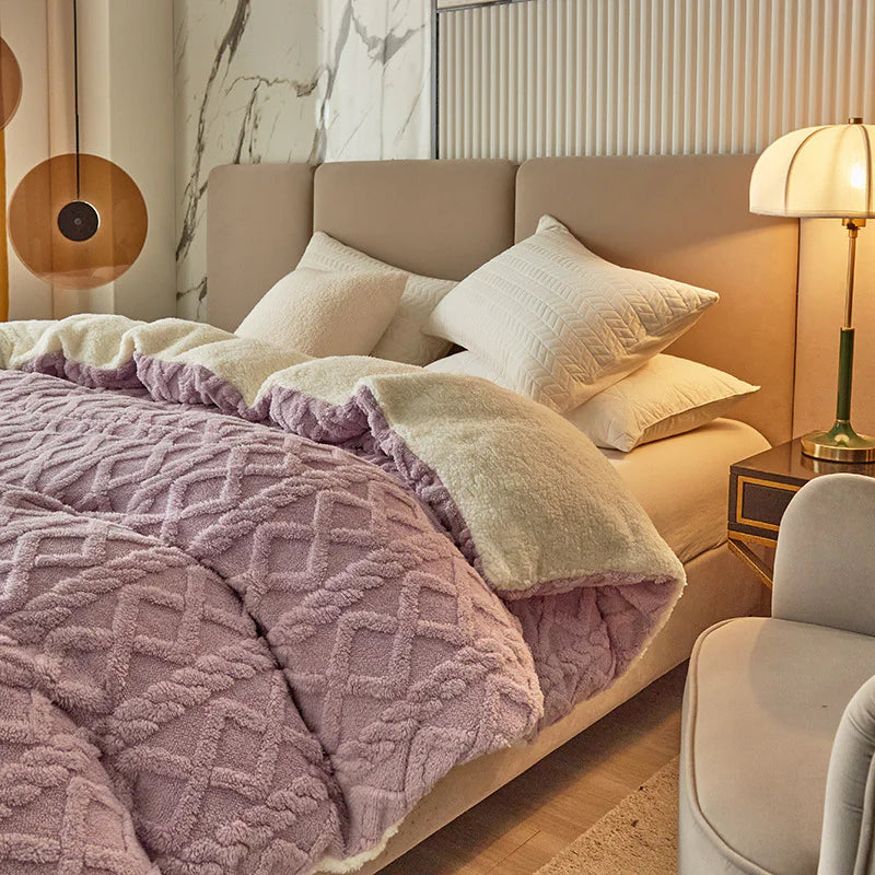 Double-layer Lambswool Thickened Blanket – Warm & Taffeta Comfort