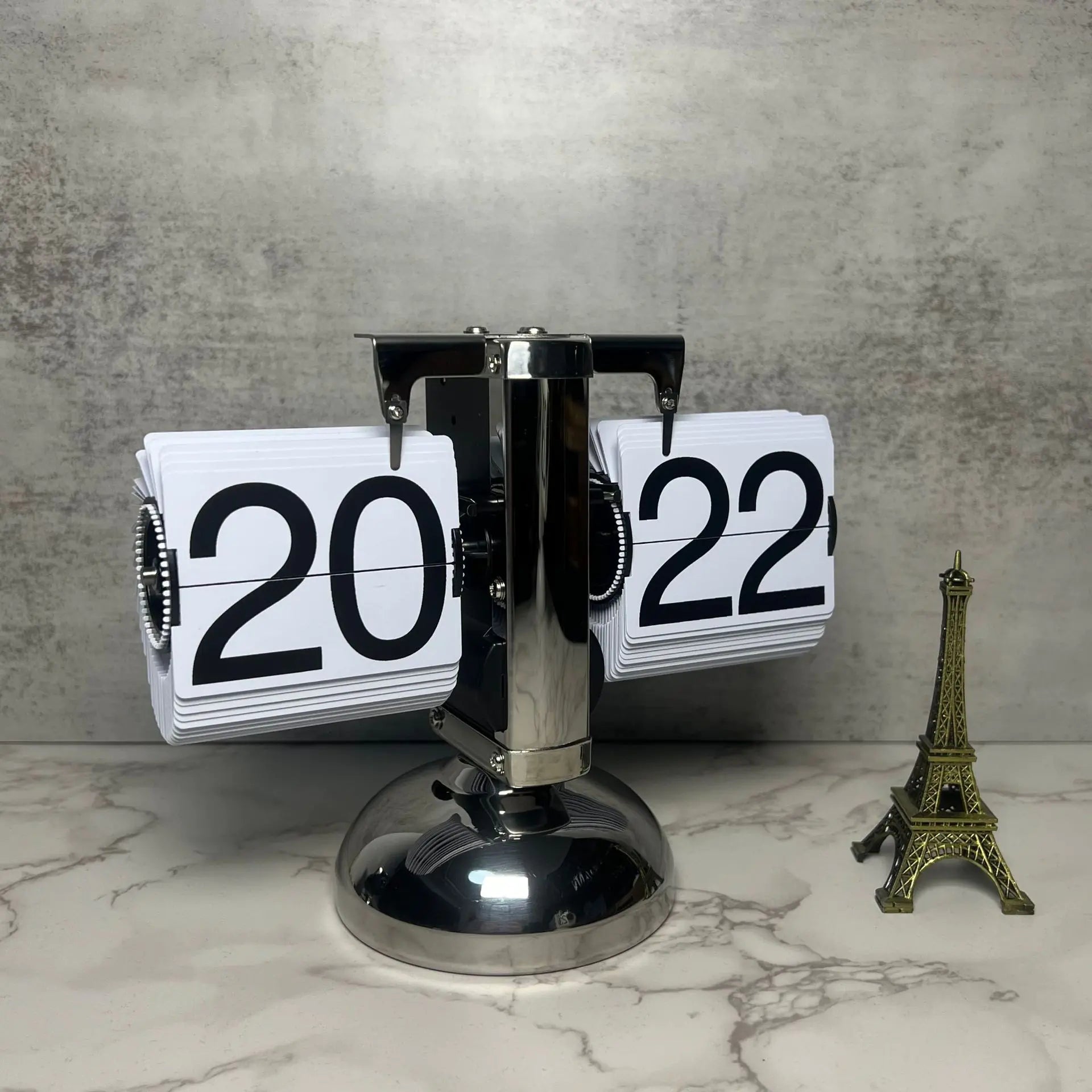 European Style Automatic Flip Clock – Retro Page-Flipping Timepiece for Home & Office