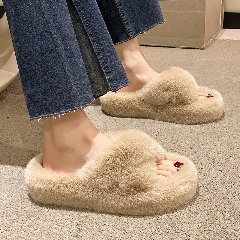 Women’s Thick-Sole Plush Slippers | Soft Indoor Winter Comfort