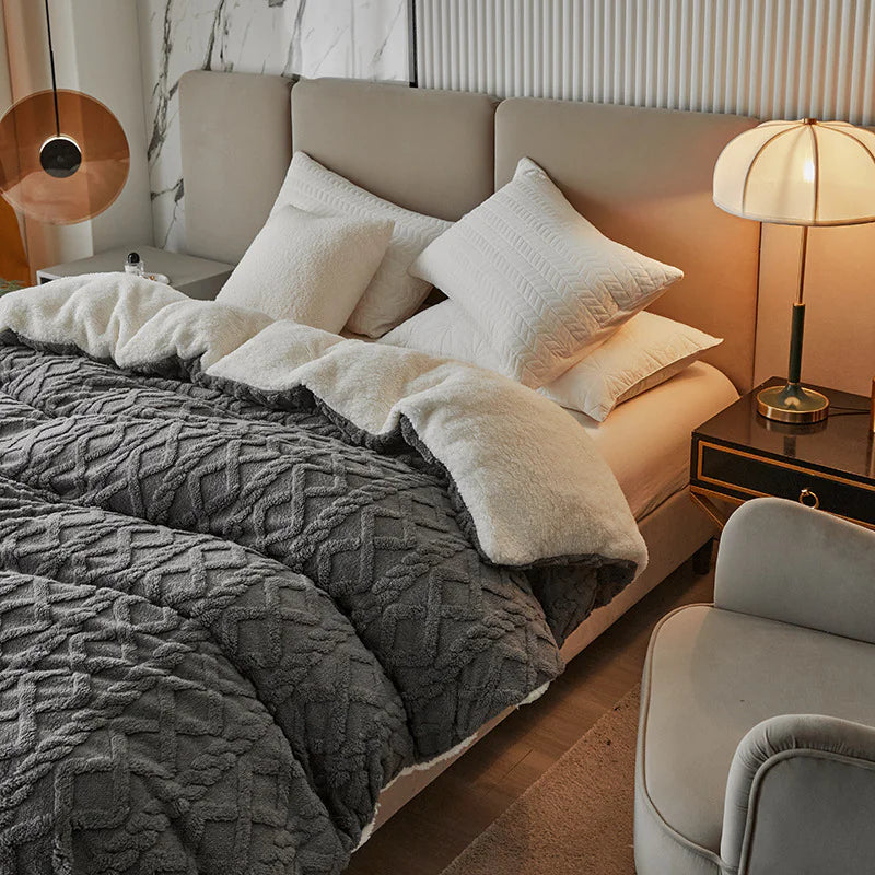 Double-layer Lambswool Thickened Blanket – Warm & Taffeta Comfort