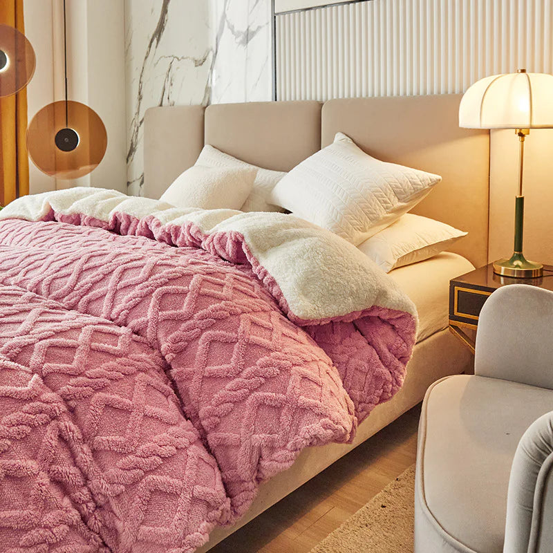 Double-layer Lambswool Thickened Blanket – Warm & Taffeta Comfort