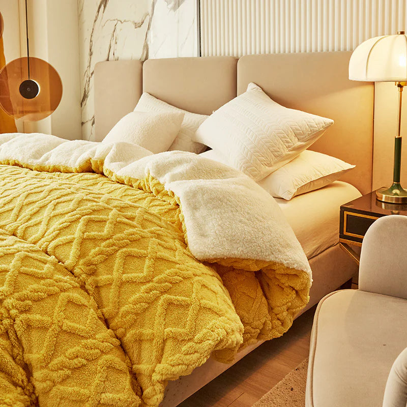 Double-layer Lambswool Thickened Blanket – Warm & Taffeta Comfort
