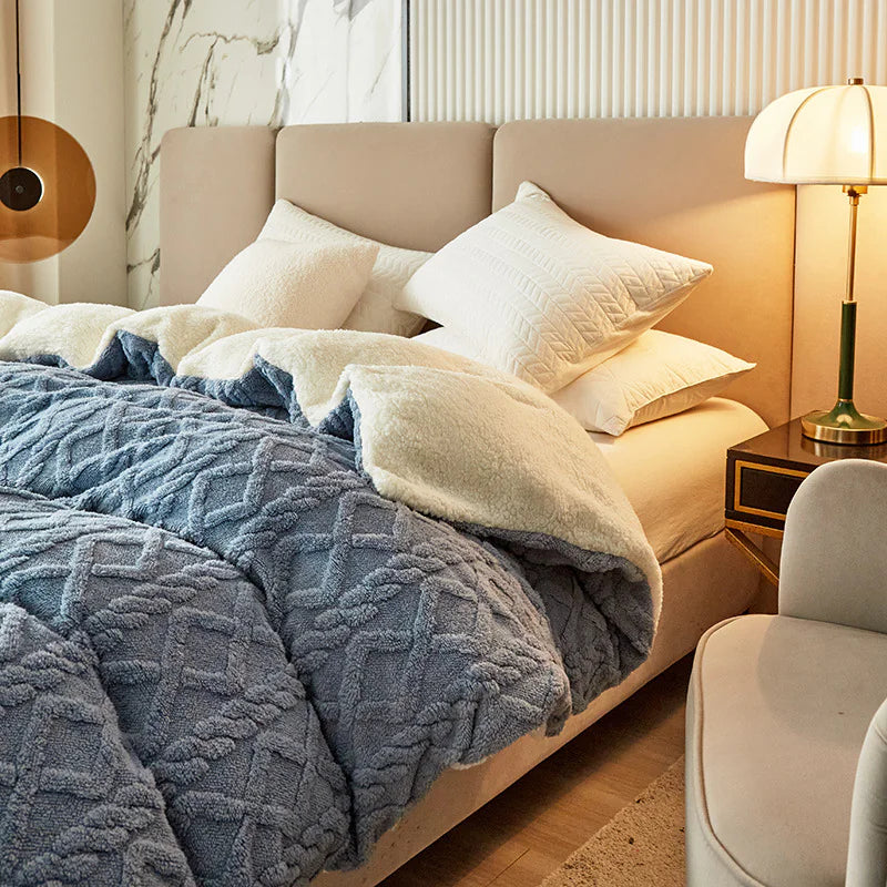 Double-layer Lambswool Thickened Blanket – Warm & Taffeta Comfort