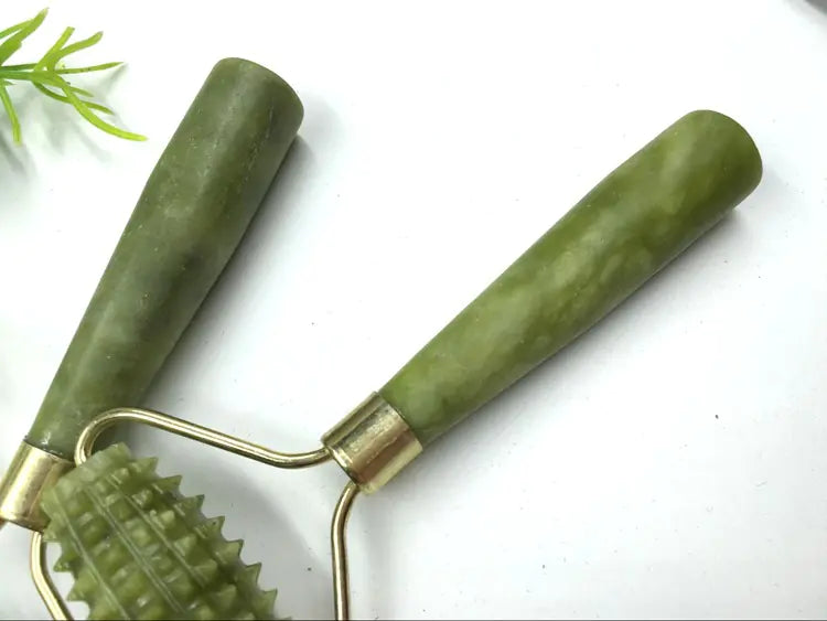 Jade Roller Facial Massage Tool – Reduce Puffiness & Promote Circulation