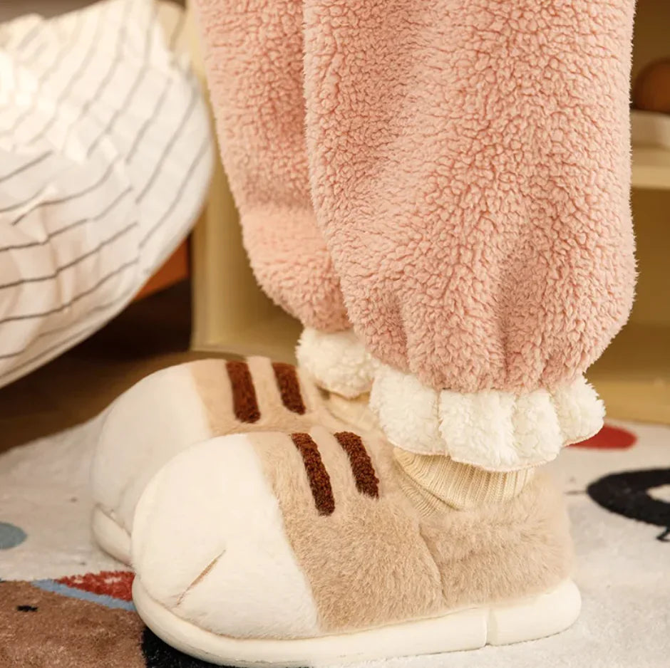 Cozy Velvet Lined Warm Slippers – Plush Indoor Comfort & Anti-Slip Design