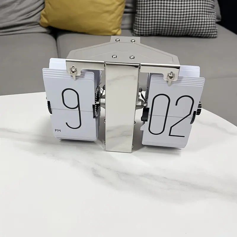 European Style Automatic Flip Clock – Retro Page-Flipping Timepiece for Home & Office