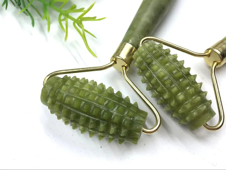 Jade Roller Facial Massage Tool – Reduce Puffiness & Promote Circulation